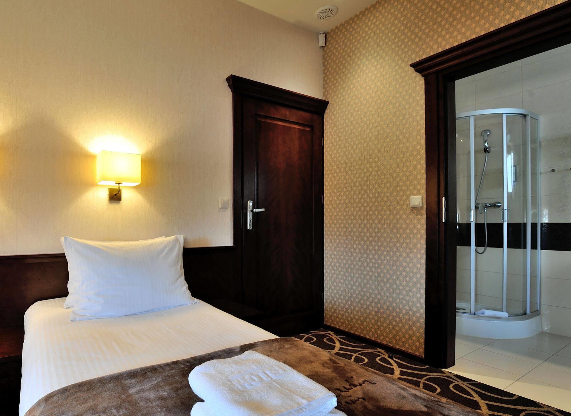 Hotel Dwor Choiny Kazimierzowka Ngoại thất bức ảnh