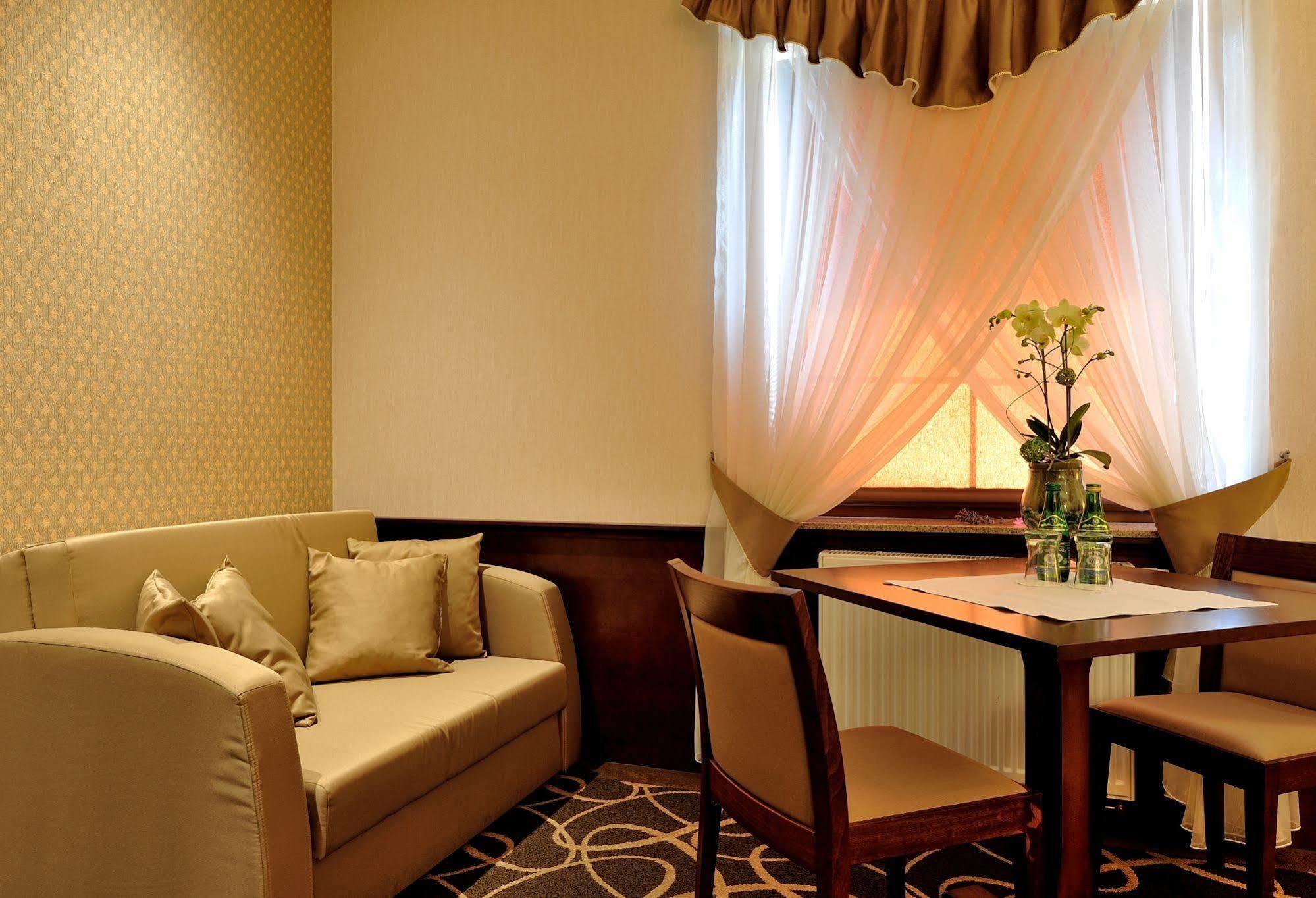 Hotel Dwor Choiny Kazimierzowka Ngoại thất bức ảnh
